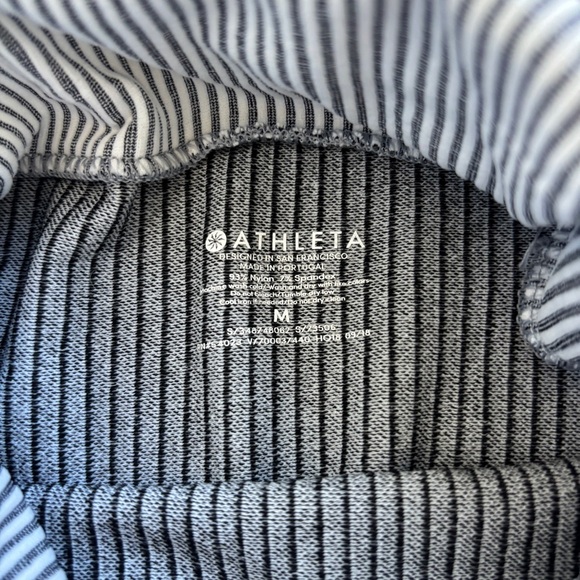 Athleta flurry base layer turtleneck in size M - Picture 4 of 5